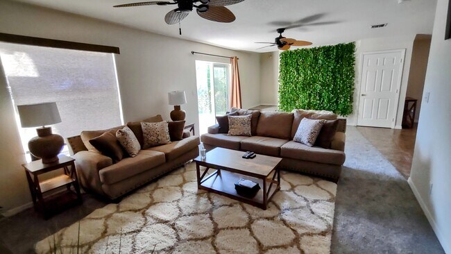 Building Photo - 1519 W 17th St