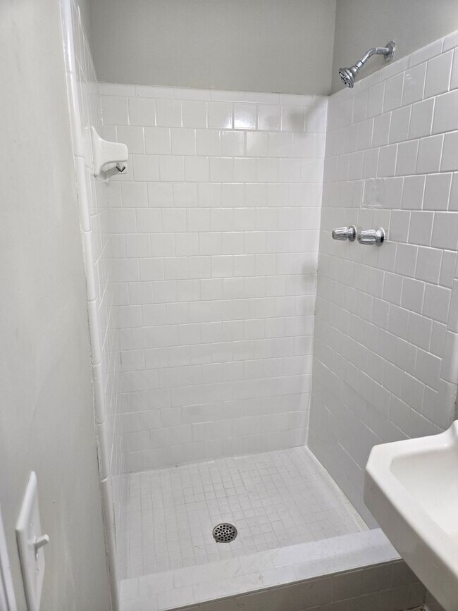 Building Photo - FOR RENT in Central Columbus! Available Now!