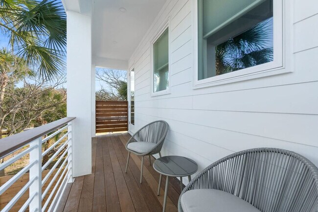 Building Photo - 2A Sanchez Cove