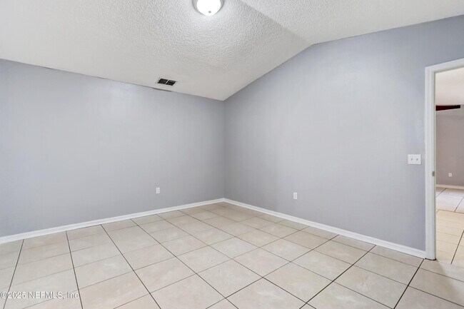 Building Photo - 13002 Viburnum Dr S