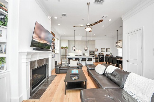 Building Photo - 3828 Glen Arbor Dr
