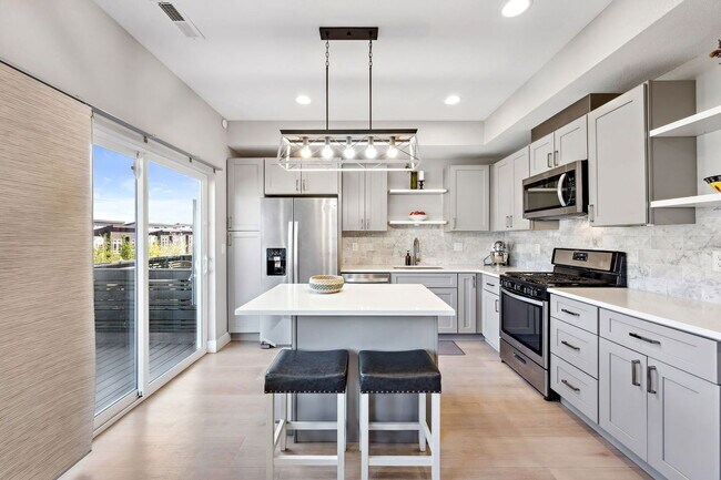 Building Photo - 2869 W Parkside Pl