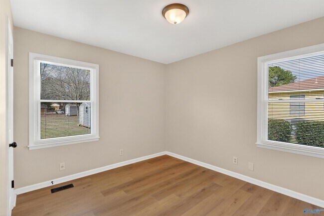 Building Photo - 1601 Armstrong St NW