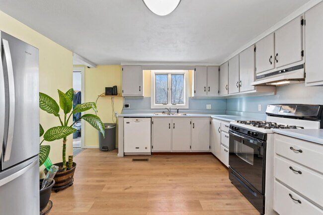 Building Photo - 410 Boothby Rd