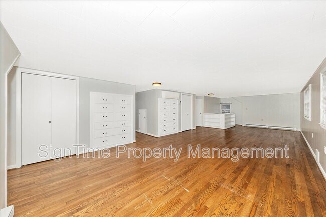 Building Photo - 11025 Rosewood Dr