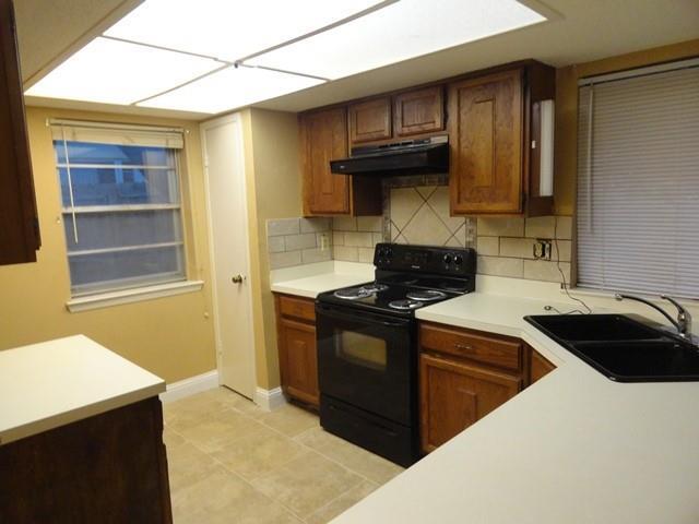 Building Photo - 2610 E Williamsburg Manor