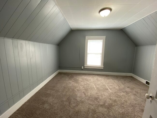 Building Photo - 711 Highland Ave