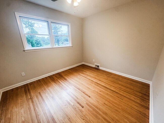 Building Photo - 5504 Normandy Rd