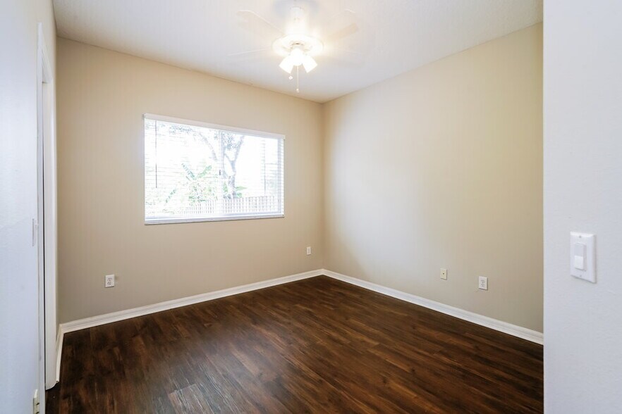 Building Photo - 8519 Parrots Landing Dr
