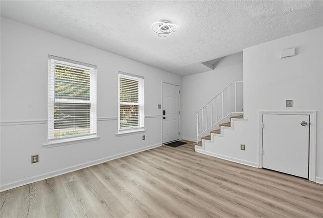 Building Photo - 6615 Sienna Ct