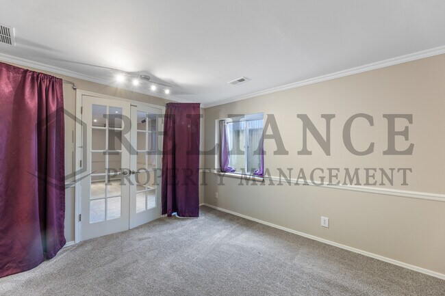 Building Photo - 13806 W Alderny St