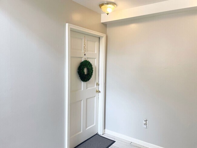 Building Photo - 139 Albemarle Dr