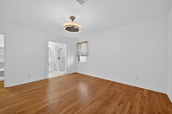 Building Photo - 8210 Edgemoor Dr
