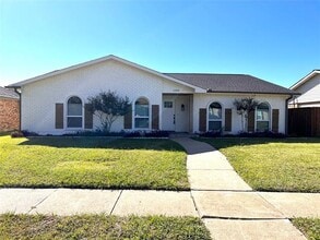 Building Photo - 1208 Crestwood Ct