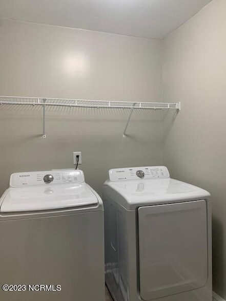 Building Photo - 862 Blue Bird Dr