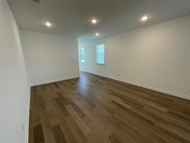Building Photo - 173 Golden Bell Wy