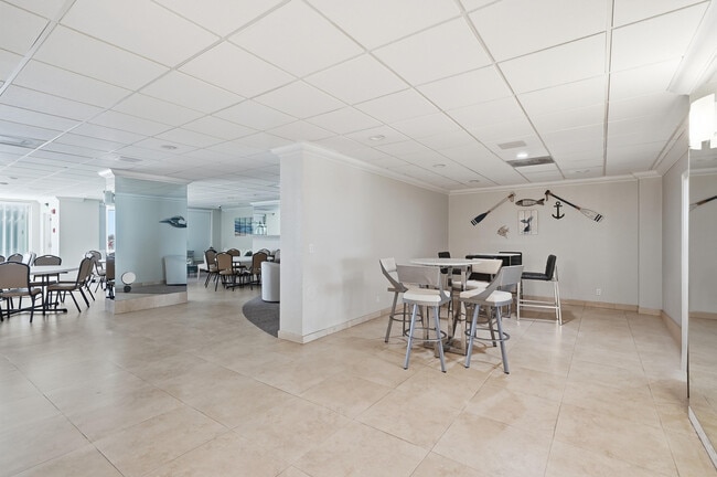 Building Photo - 3900 Galt Ocean Dr