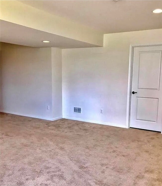 Building Photo - 251 Elmcrest Rise