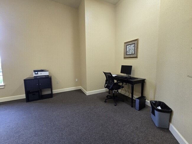 Building Photo - 1 Bed 1 Bath Condo For Rent in Tampa $1499