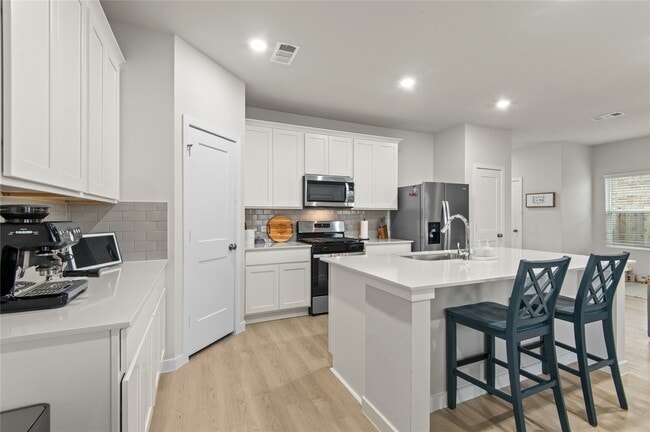 Building Photo - 123 Alset Dr