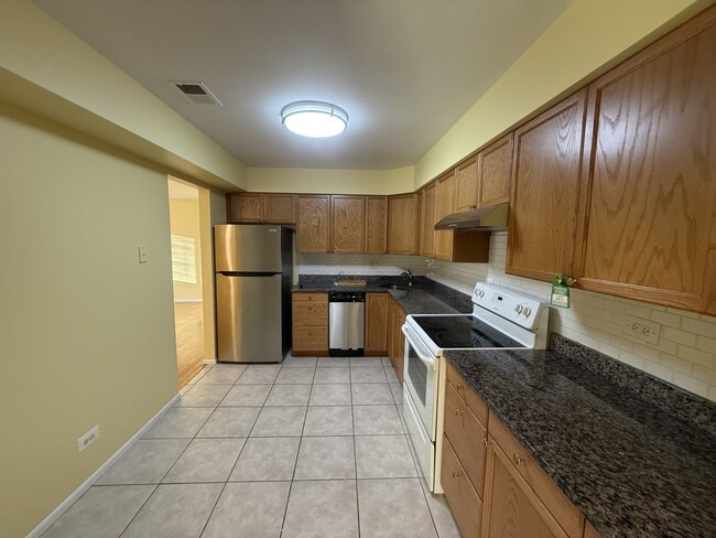 Building Photo - 2600 Brookwood Way Dr