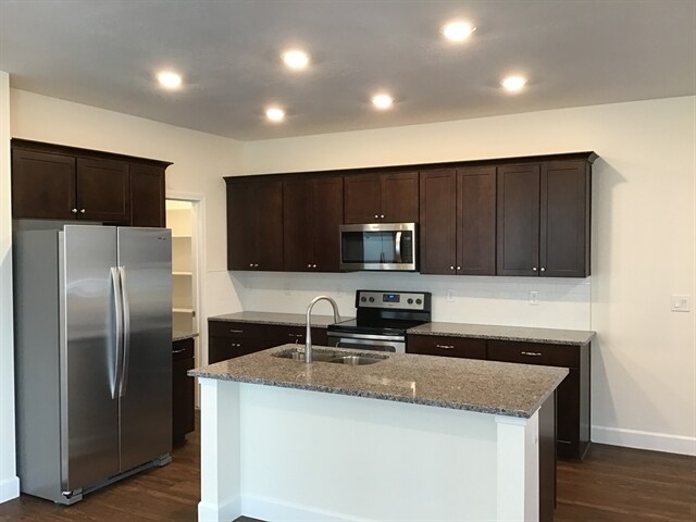 Building Photo - 2321 E Tumbleweed Rd