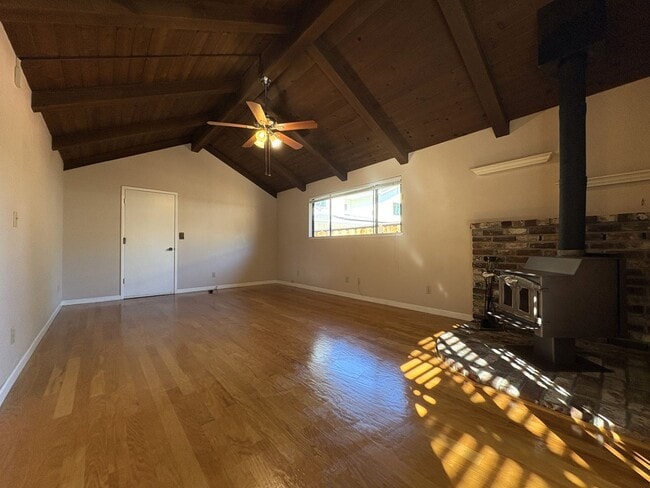 Building Photo - Spacious 3BD/2BA Redwood City Home | Two L...