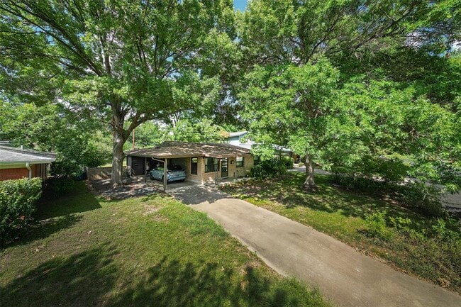 Building Photo - 1306 Ridgemont Dr