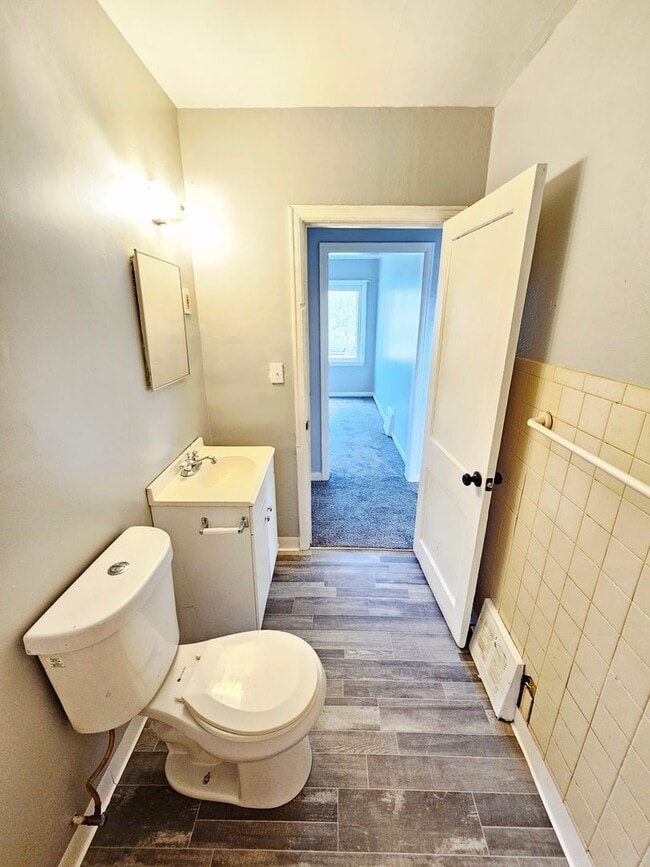 Building Photo - Move-In Ready 2BR/1BA Home w/ 2-Car Garage | Recently Updated