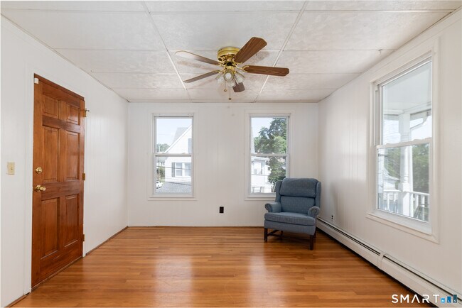 Building Photo - 95 Sunnyside Ave