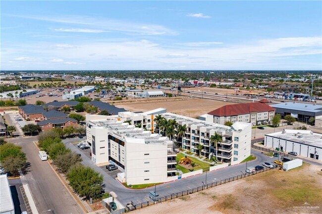 Building Photo - 26 Travis St