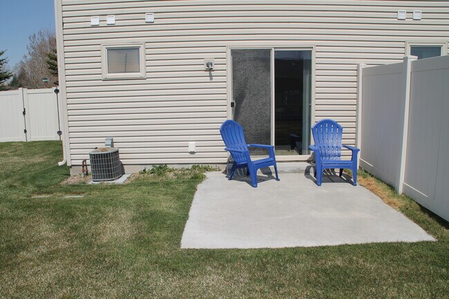 Building Photo - 195 Robison Dr