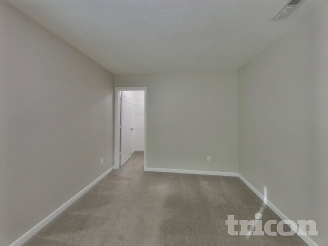 Building Photo - 1922 Kingen Dr