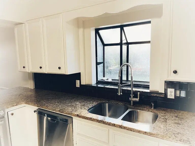 Building Photo - 4108 Royal Oak Dr