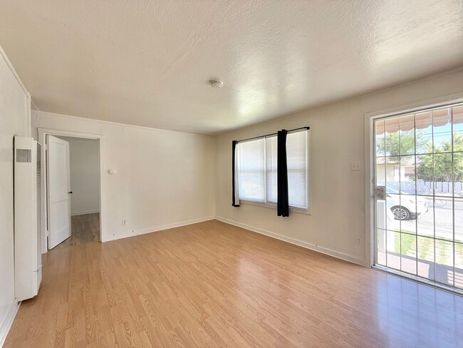 Building Photo - 2 Bedroom Home with Spacious Backyard