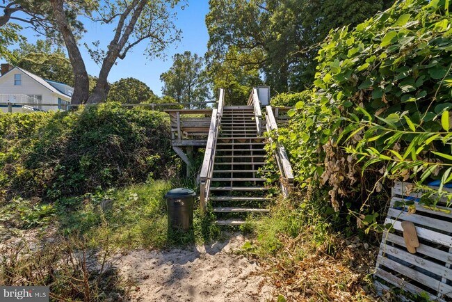Building Photo - 5510 Beach Dr