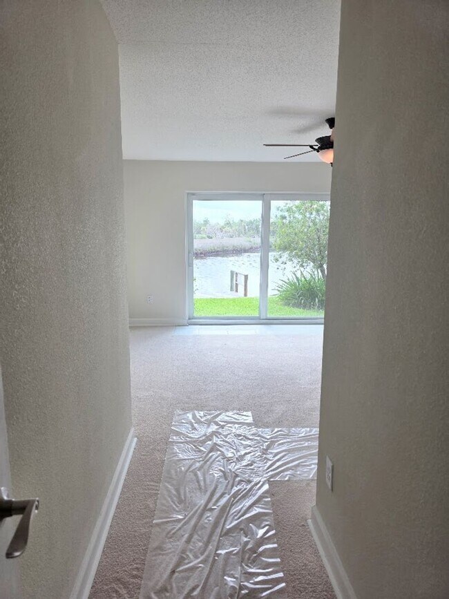 Building Photo - 11462 W Bayshore Dr