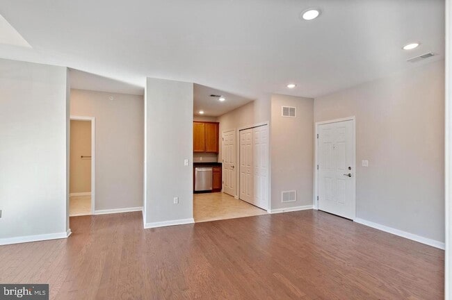 Building Photo - 944 Halifax Pl