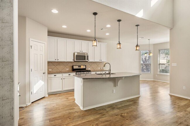 Building Photo - 105 Peggy Dr