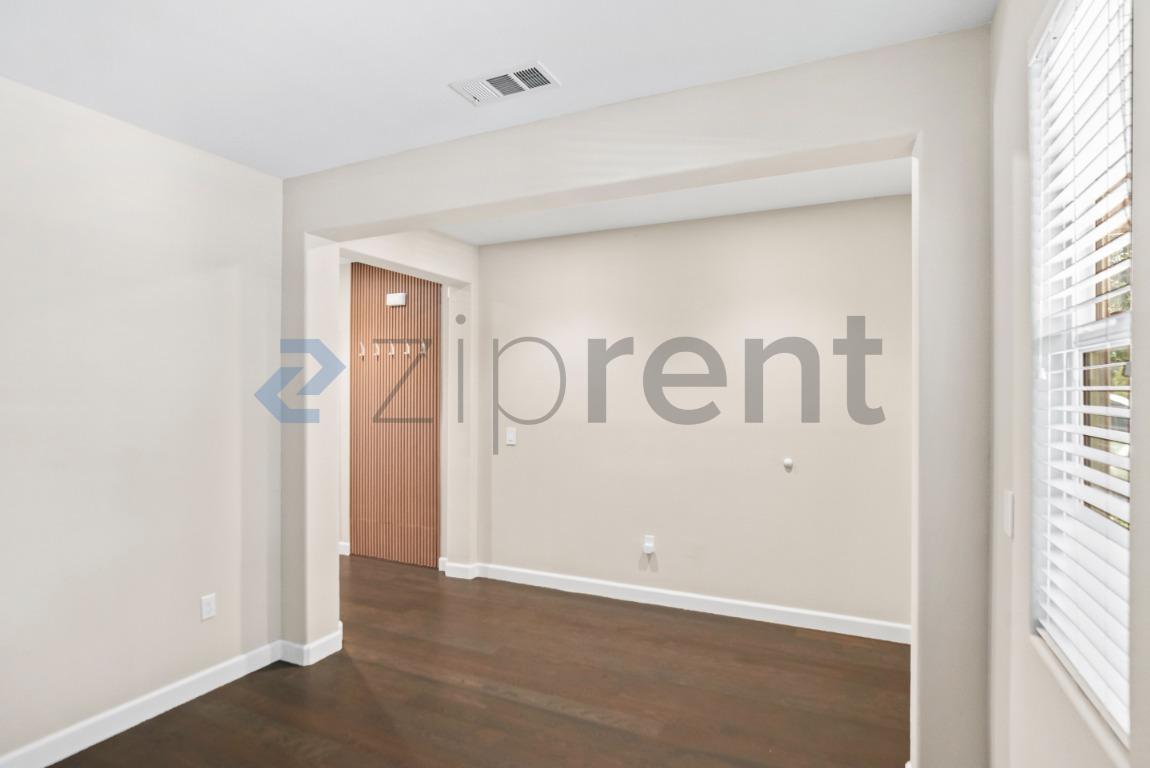 Building Photo - Unit