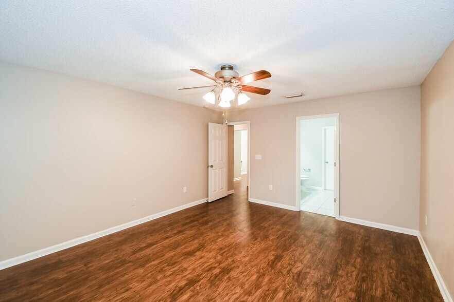 Building Photo - 2427 Brian Lakes Dr E