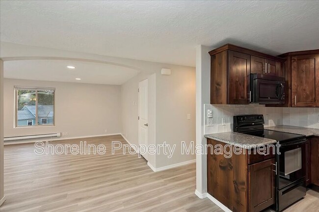 Building Photo - 2111 Brittany Ln