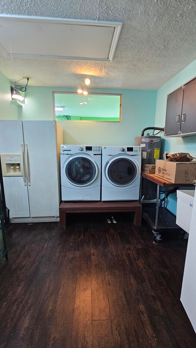 Building Photo - 12157 Sycamore Ln