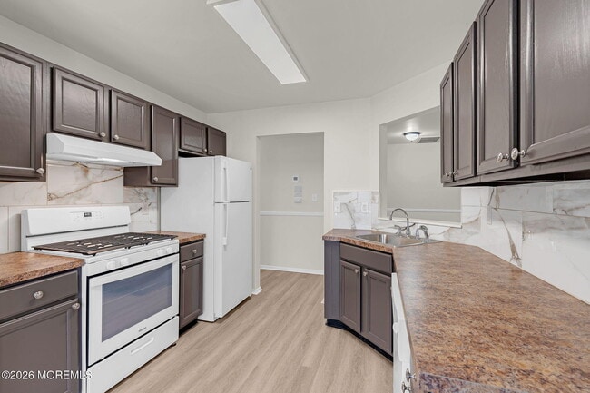 Building Photo - 12 High Pointe Way