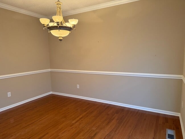 Building Photo - Lenoir City 37771 - 4 bedroom 2.5 bath - call Sharon Arnwine 865-313-7215
