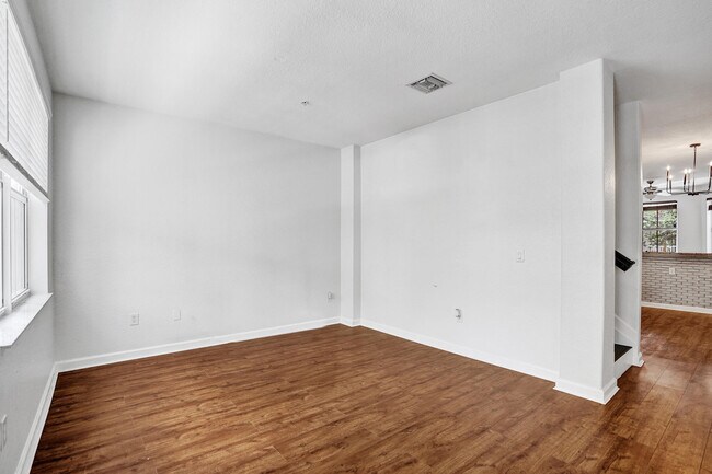 Building Photo - 3911 Shoma Dr