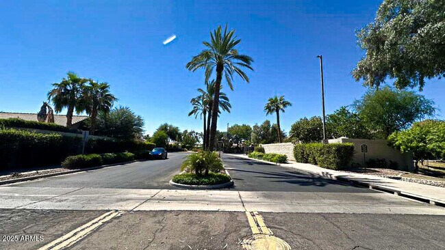 Building Photo - 4953 S Moss Dr