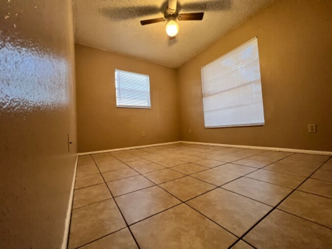 Building Photo - 425 S Avocado Ct