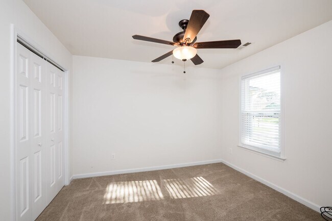 Building Photo - Beautiful Ranch in Pine Meadows | Water View