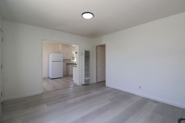 Building Photo - 116 S Halcyon Rd